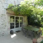 La Maison Du Jardin بيت للعطل